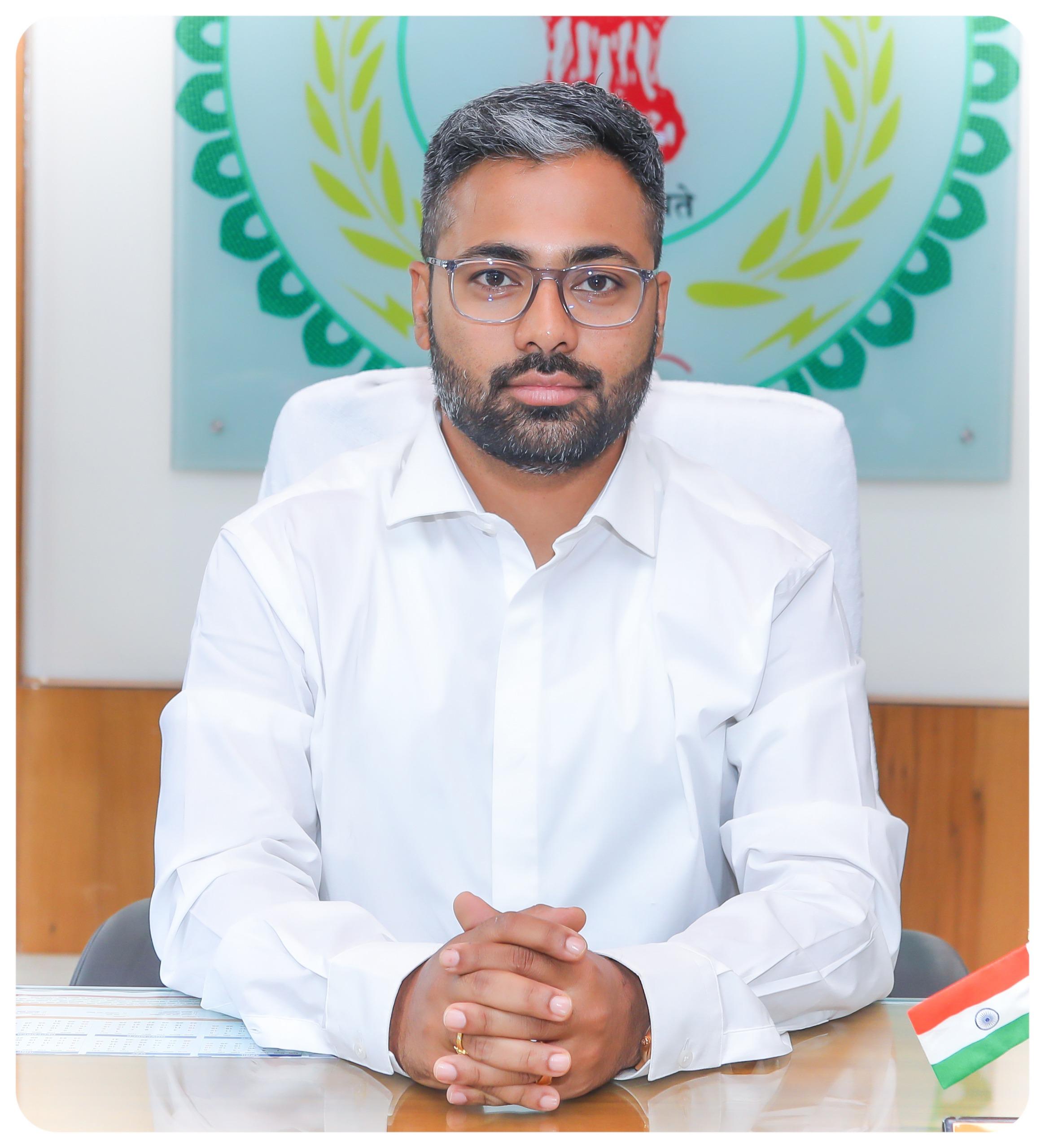 श्री निलेशकुमार महादेव क्षीरसागर (आईएएस)